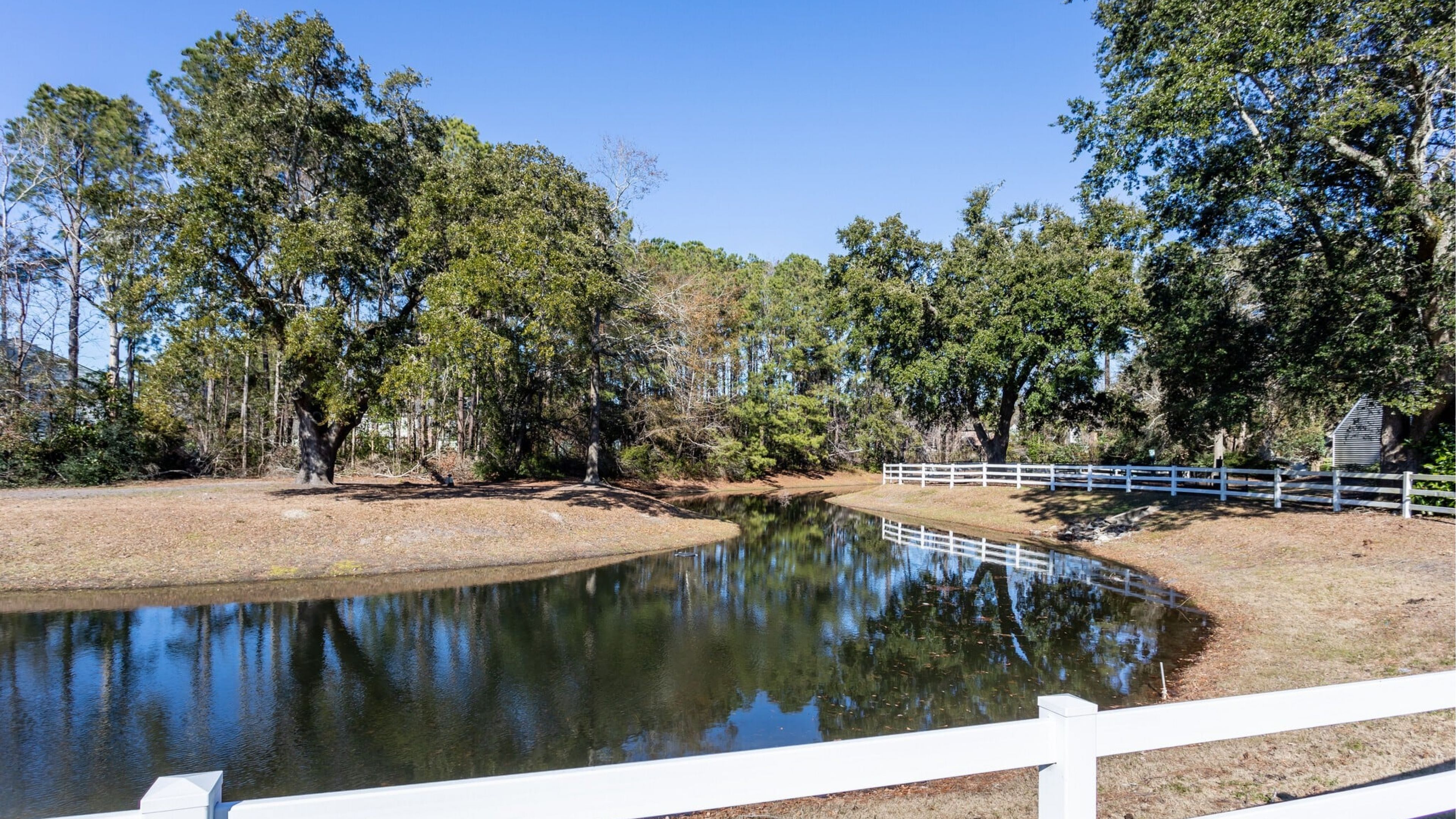 Hawthorne Commons apartment community outdoor scenic waterway and greenery