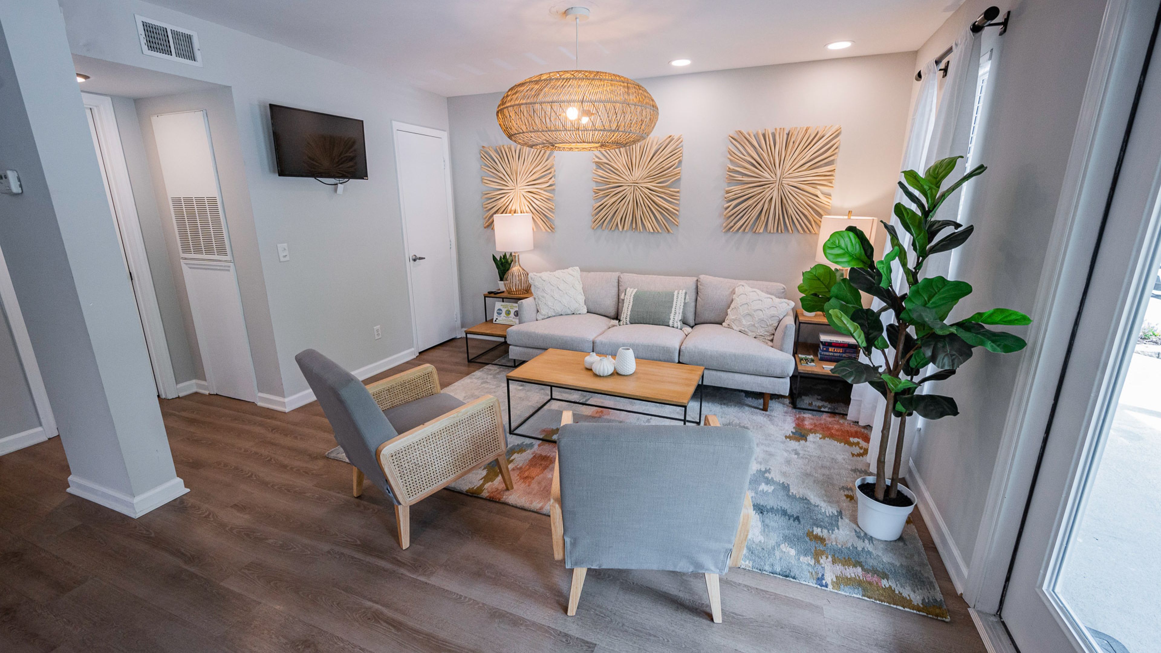 Hawthorne Commonsresident clubhouse amenity with seating area and beautiful finishes