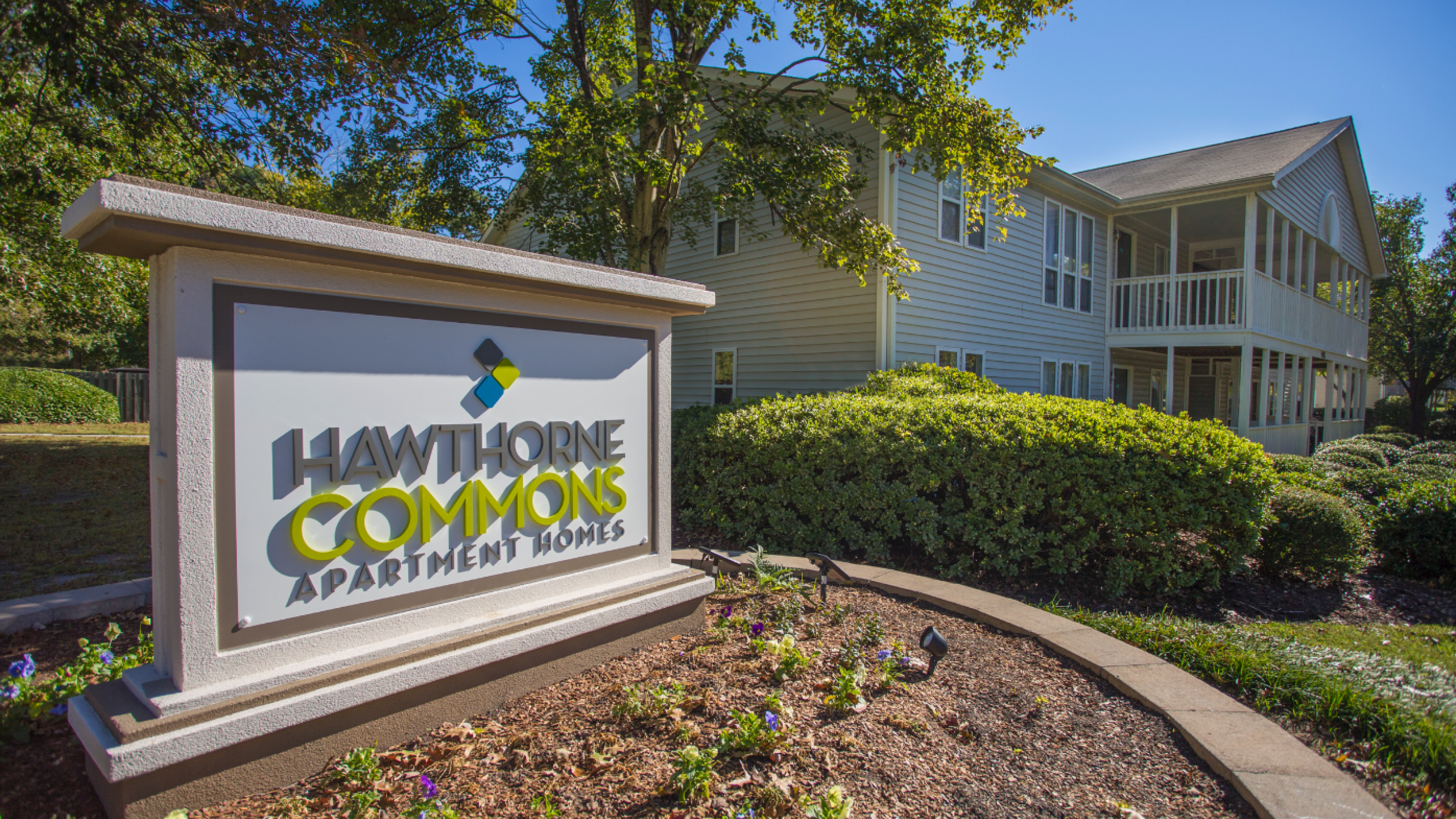 Hawthorne Commons apartment community outdoor scenic waterway and greenery